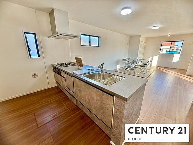 料理をしながらリビングを見渡せるつくりで、料理中も家族との会話がはずみます。