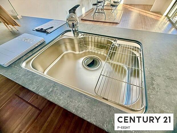 浄水器内蔵型のため、キッチン回りもスリムな印象です!