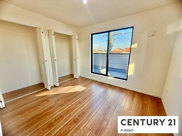 バルコニーに面している明るい洋室です!