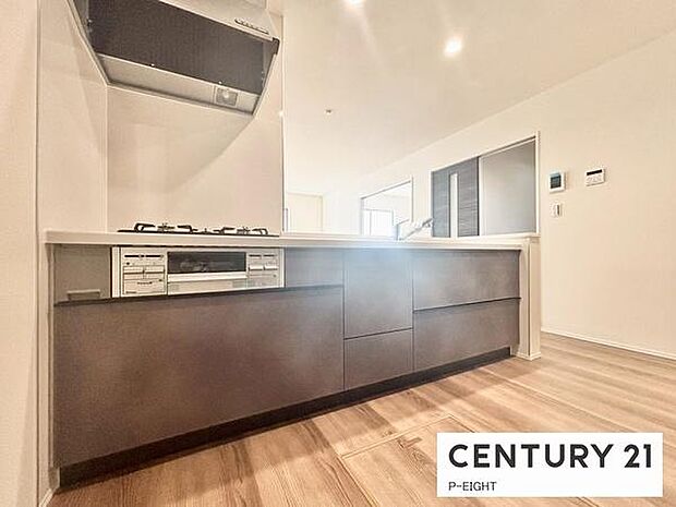 料理をしながらリビングを見渡せるつくりで、料理中も家族との会話がはずみます。