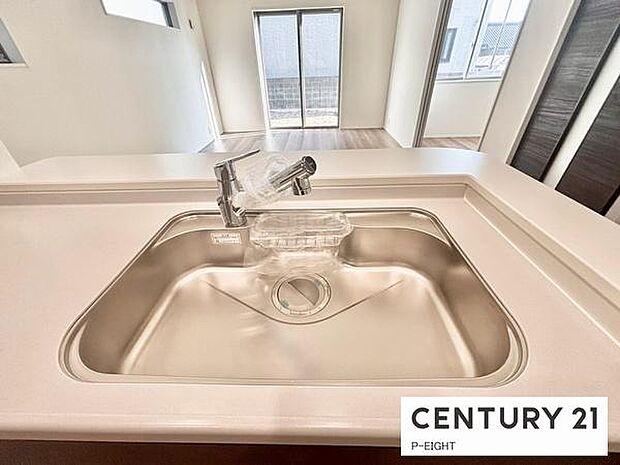 浄水器内蔵型のため、キッチン回りもスリムな印象です！