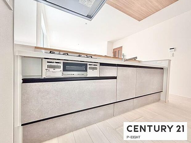 料理をしながらリビングを見渡せるつくりで、料理中も家族との会話がはずみます。