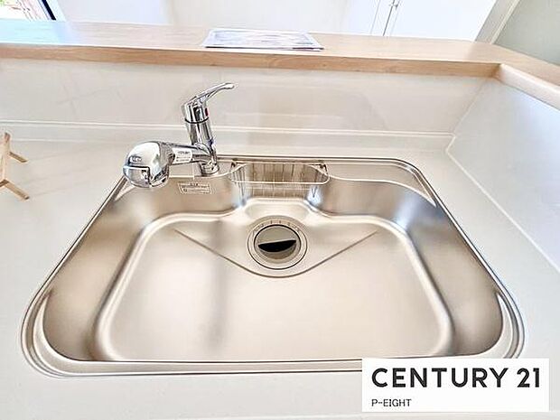 浄水器内蔵型のため、キッチン回りもスリムな印象です！