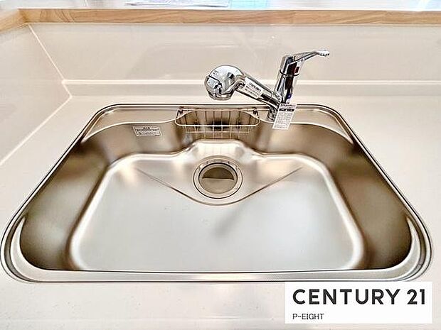 浄水器内蔵型のため、キッチン回りもスリムな印象です！