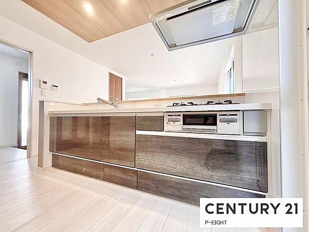 料理をしながらリビングを見渡せるつくりで、料理中も家族との会話がはずみます。