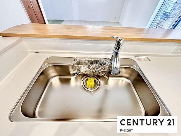 浄水器内蔵型のため、キッチン回りもスリムな印象です！