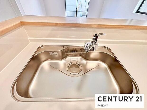 浄水器内蔵型のため、キッチン回りもスリムな印象です！