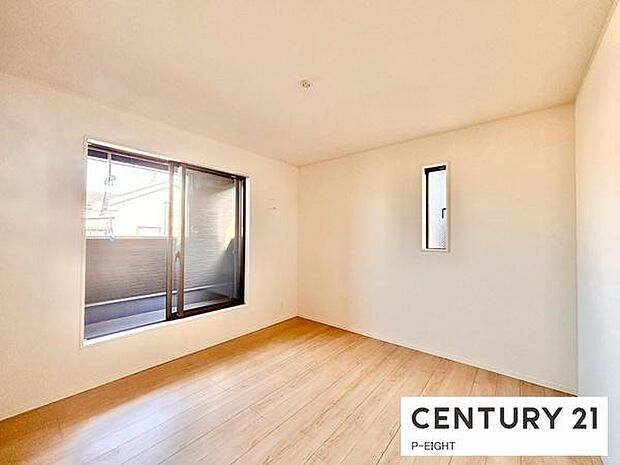 バルコニーに面している明るい洋室です！