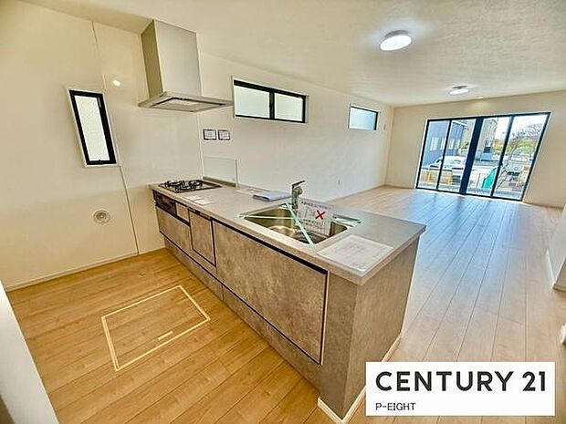 料理をしながらリビングを見渡せるつくりで、料理中も家族との会話がはずみます。