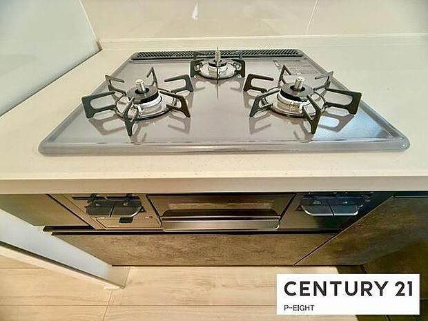 三口コンロで料理もはかどりますね！グリルもあります！