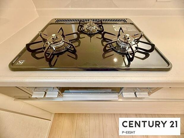 三口コンロで料理もはかどりますね！グリルもあります！