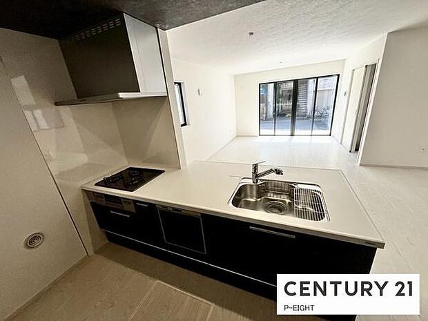 料理をしながらリビングを見渡せるつくりで、料理中も家族との会話がはずみます。