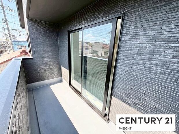 洗濯物は日当たりの良いバルコニーへ！