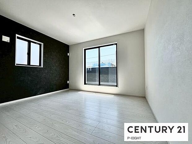 バルコニーに面している明るい洋室です！