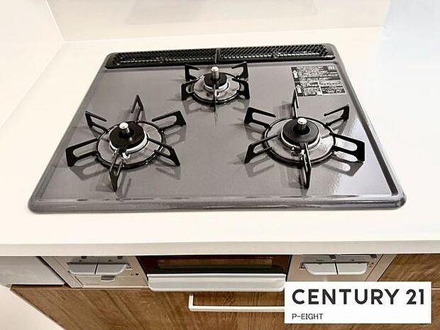 三口コンロで料理もはかどりますね！グリルもあります！