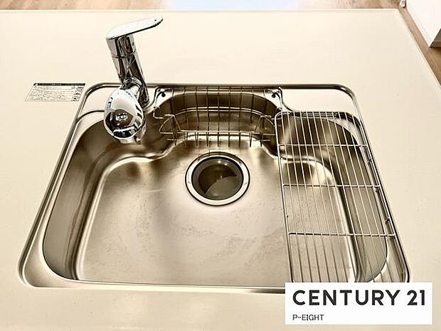 浄水器内蔵型のため、キッチン回りもスリムな印象です！