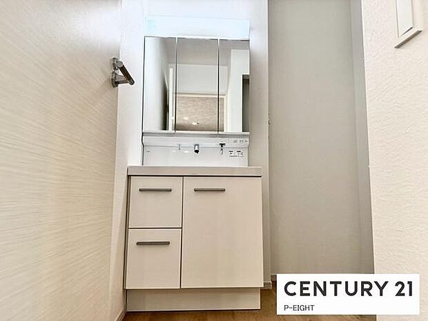 明るい洗面台で身支度ができます！