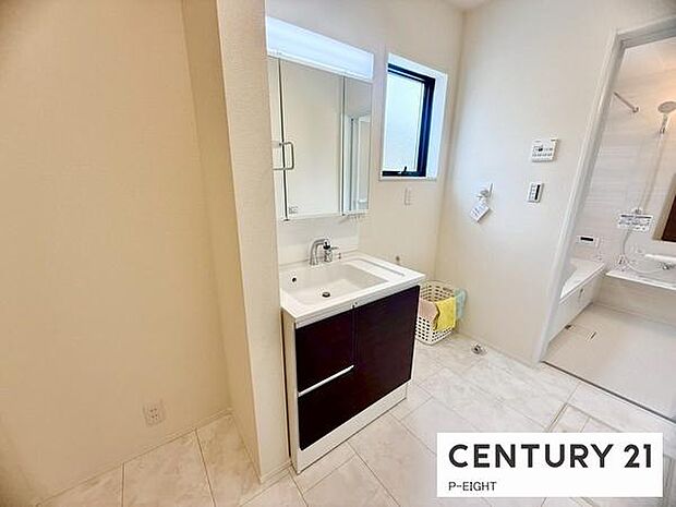 明るい洗面台で、毎日の身支度を!