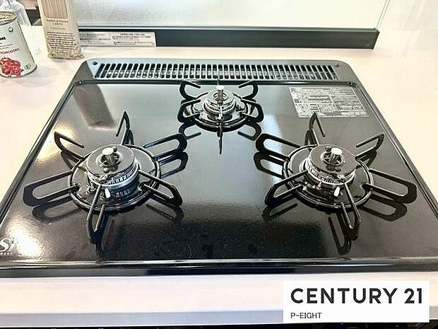 三口コンロで料理もはかどりますね！グリルもあります！