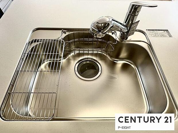 浄水器内蔵型のため、キッチン回りもスリムな印象です！