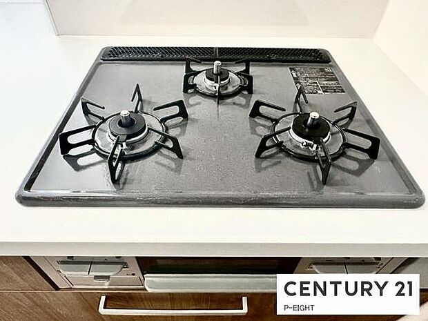 三口コンロで料理もはかどりますね！グリルもあります！