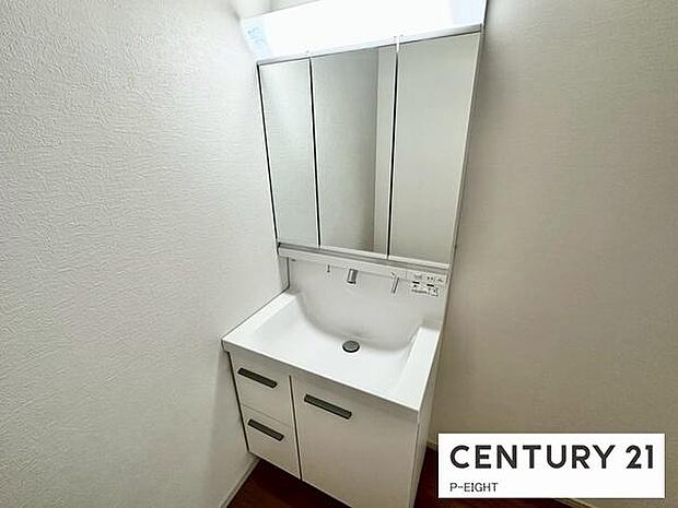 明るい洗面台で身支度ができます！