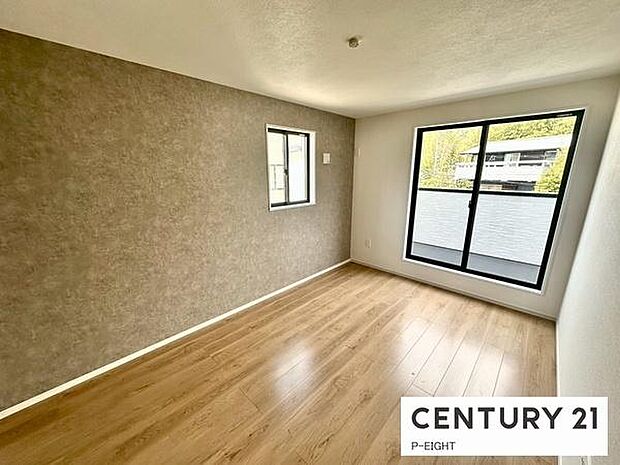 バルコニーに面している明るい洋室です！