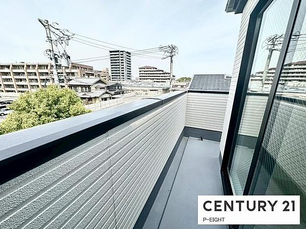 洗濯物は日当たりの良いバルコニーへ！