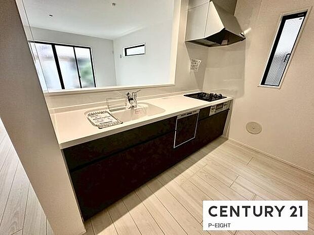 料理をしながらリビングを見渡せるつくりで、料理中も家族との会話がはずみます。