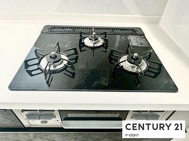 三口コンロで料理もはかどりますね！グリルもあります！