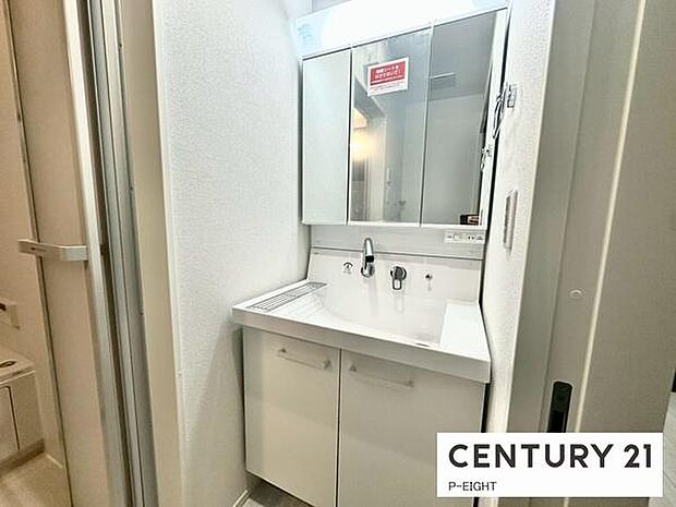 明るい洗面台で身支度ができます！