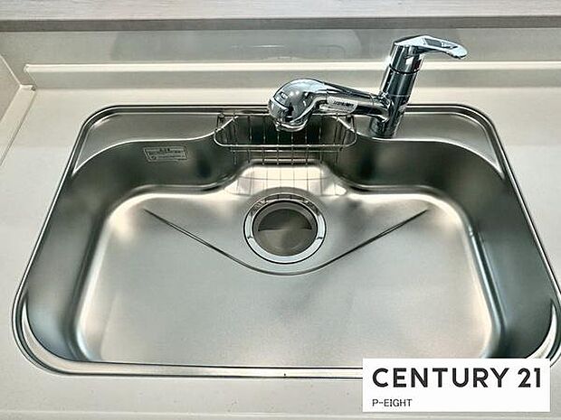 浄水器内蔵型のため、キッチン回りもスリムな印象です！