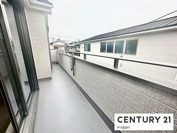 洗濯物は日当たりの良いバルコニーへ！