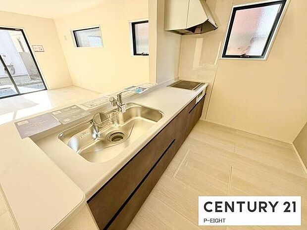 料理をしながらリビングを見渡せるつくりで、料理中も家族との会話がはずみます。