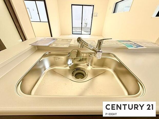 浄水器内蔵型のため、キッチン回りもスリムな印象です!