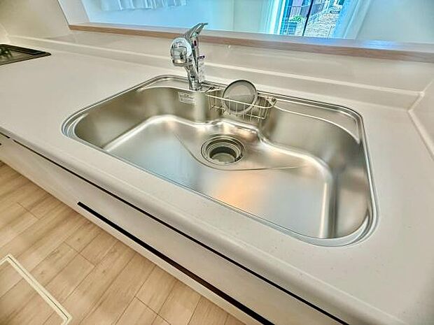 浄水器内蔵型のため、キッチン回りもスリムな印象です！