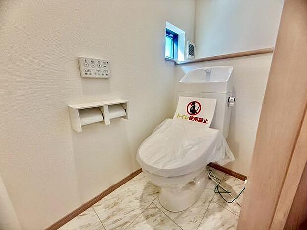 ウォシュレット付きの暖房便座で快適です！