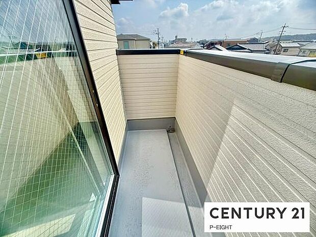 洗濯物は日当たりの良いバルコニーへ！