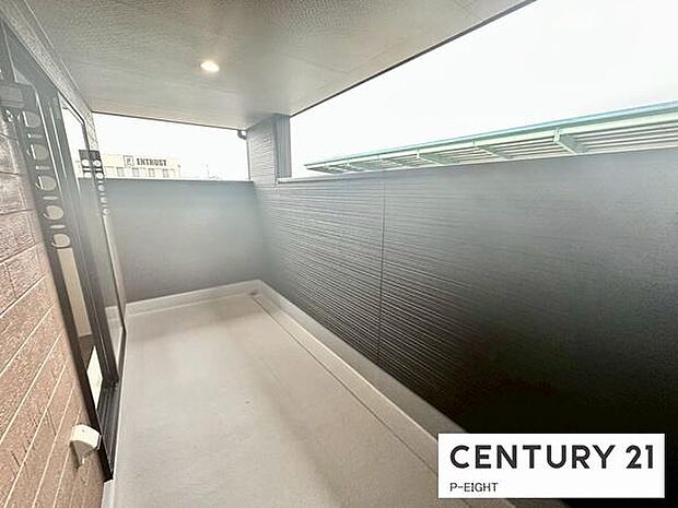 洗濯物は日当たりの良いバルコニーへ！