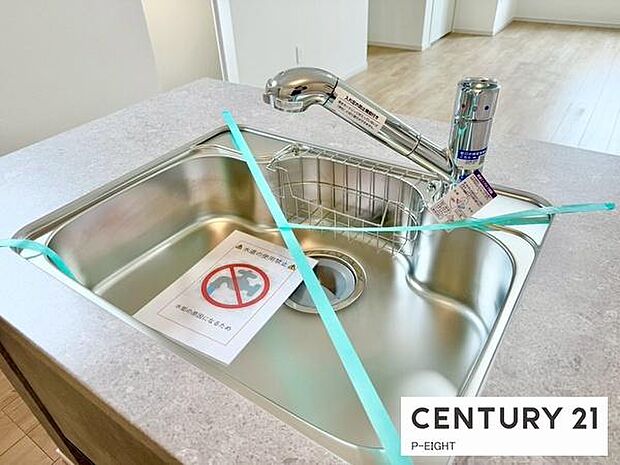 浄水器内蔵型のため、キッチン回りもスリムな印象です！
