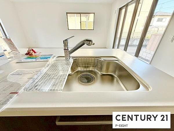 浄水器内蔵型のため、キッチン回りもスリムな印象です！