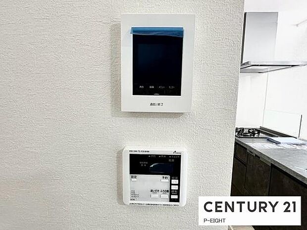 モニター付きインターホンで来客者の顔も見えて安心です!ボタン一つで湯はり、追い焚きできる給湯リモコンもあります!