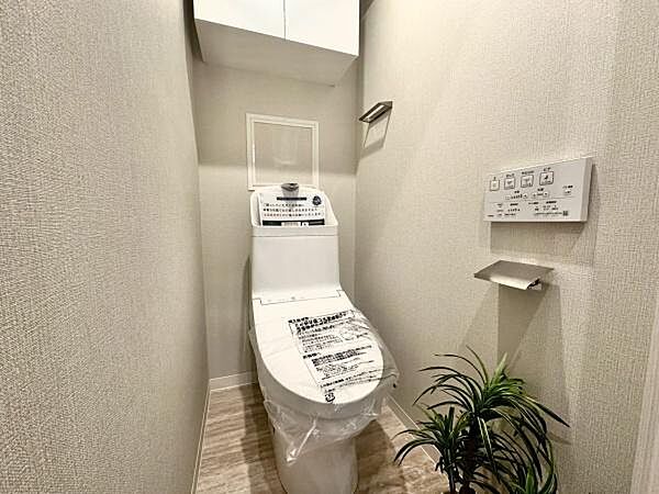 ウォシュレット付きの暖房便座で快適です！