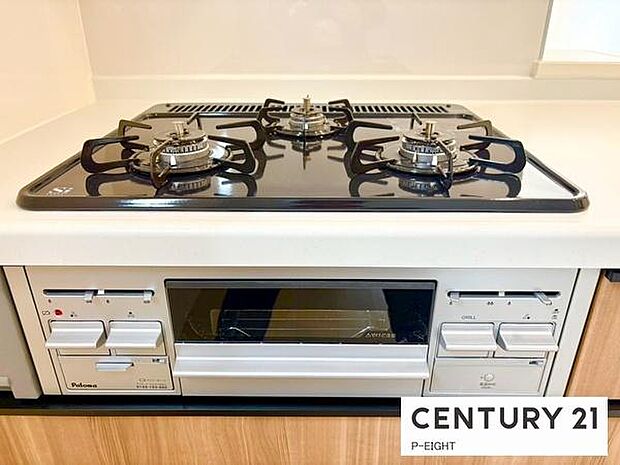 三口コンロで料理もはかどりますね！グリルもあります！