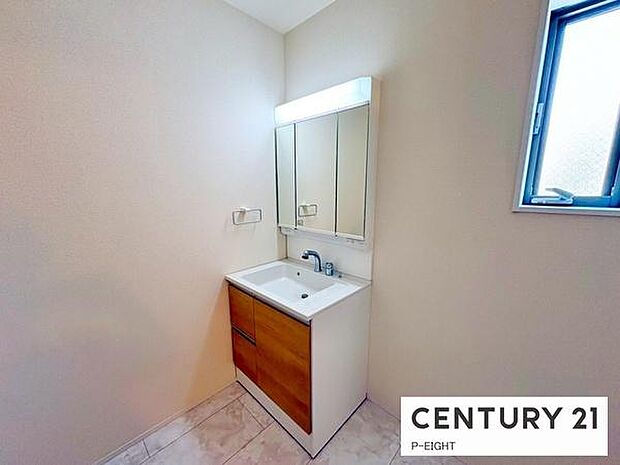 明るい洗面台で身支度ができます！