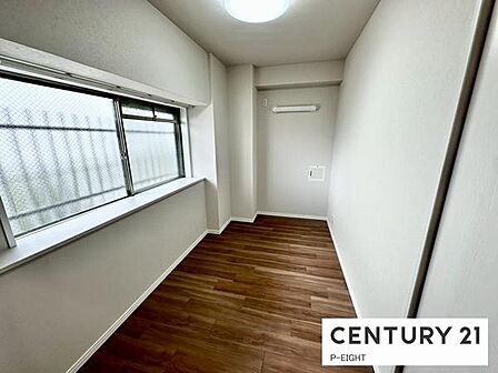 大きな窓のある部屋です!