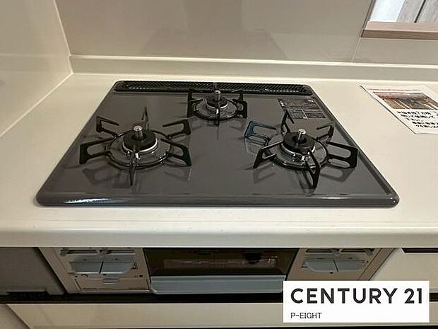三口コンロで料理もはかどりますね!グリルもあります!