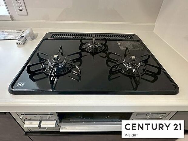 三口コンロで料理もはかどりますね!グリルもあります!