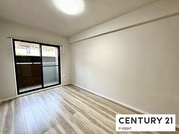 バルコニーに面している明るい部屋です！