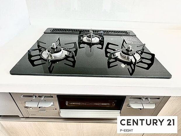 三口コンロで料理もはかどりますね！グリルもあります！